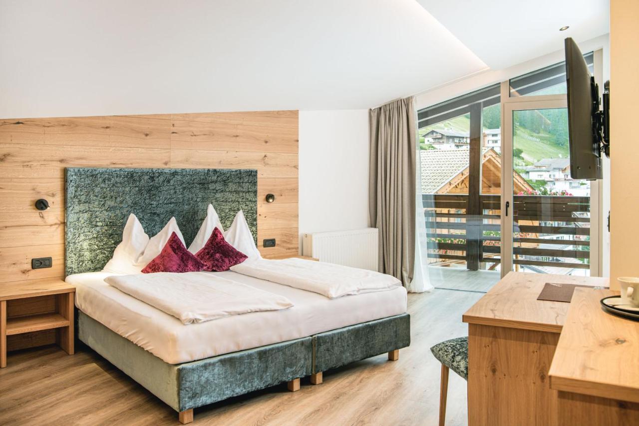 Garni Hotel Miara - Your Dolomites Home Selva di Val Gardena Kültér fotó