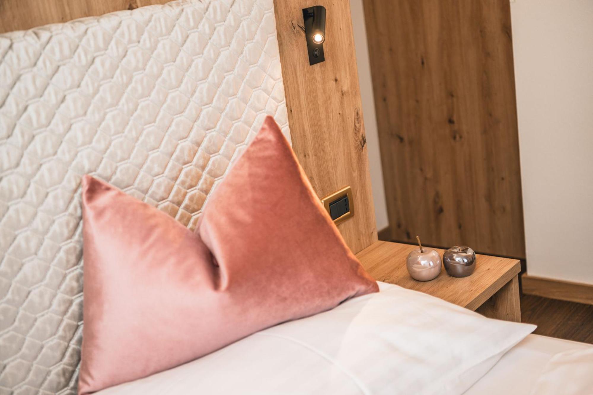 Garni Hotel Miara - Your Dolomites Home Selva di Val Gardena Kültér fotó