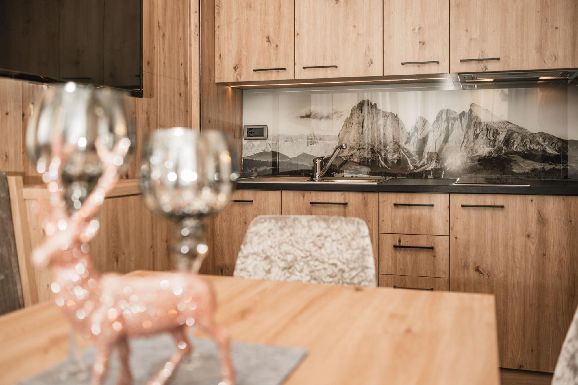 Garni Hotel Miara - Your Dolomites Home Selva di Val Gardena Kültér fotó