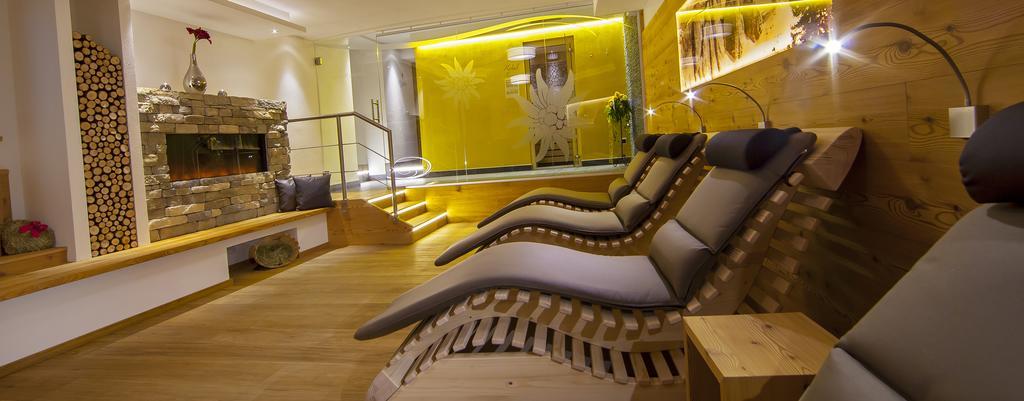Garni Hotel Miara - Your Dolomites Home Selva di Val Gardena Kültér fotó