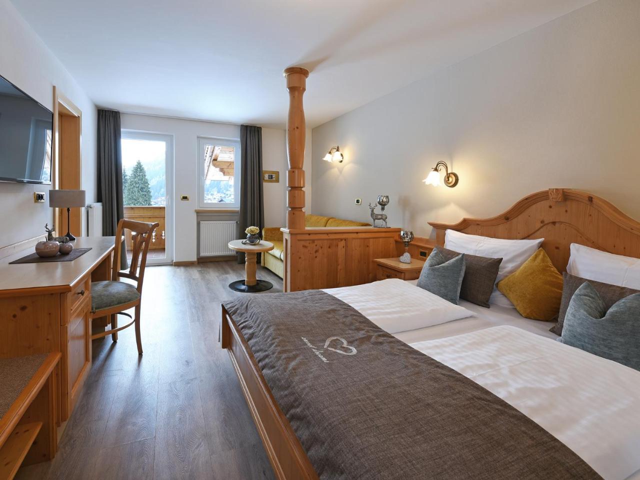 Garni Hotel Miara - Your Dolomites Home Selva di Val Gardena Kültér fotó